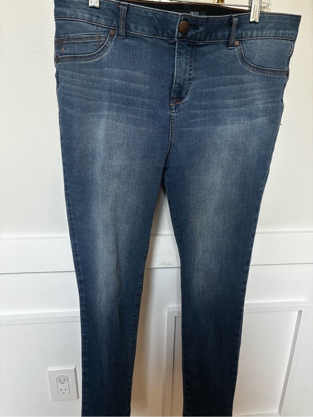 Dark Wash Blue Women's Skinny Jeans size 31 - Picture 2 of 10